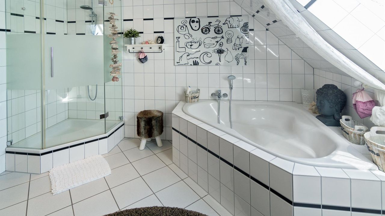 Badezimmer OG III Badezimmer OG III